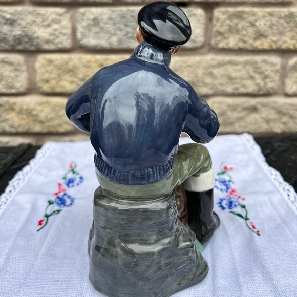 Vintage Royal Doulton's 'The Lobster Man' - Picture 6 of 9